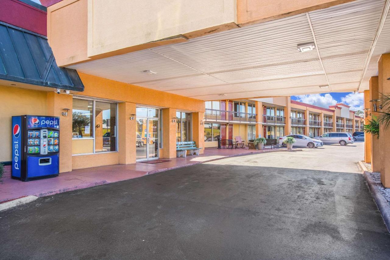 Econo Choice I 95 Savannah Gateway 24 Hour Fitness Center On Site Guest Laundry On Site Perkins Restaurant 3* Georgetown