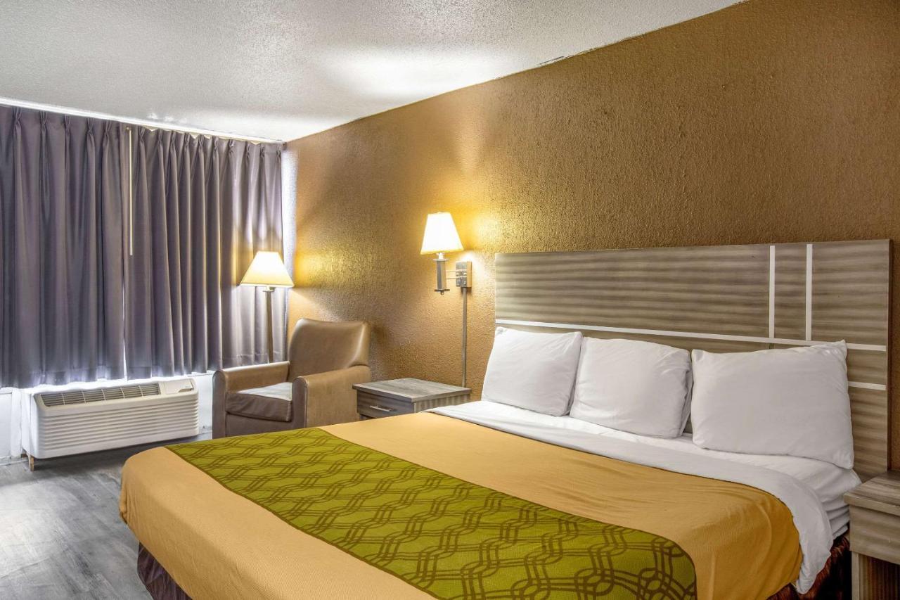 Econo Choice I 95 Savannah Gateway 24 Hour Fitness Center On Site Guest Laundry On Site Perkins Restaurant 3*
