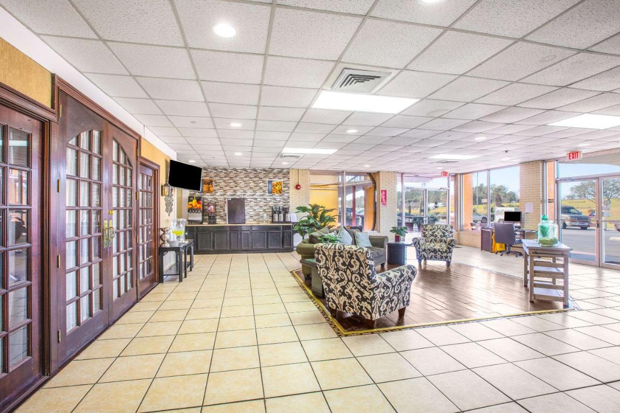Econo Choice I 95 Savannah Gateway 24 Hour Fitness Center On Site Guest Laundry On Site Perkins Restaurant