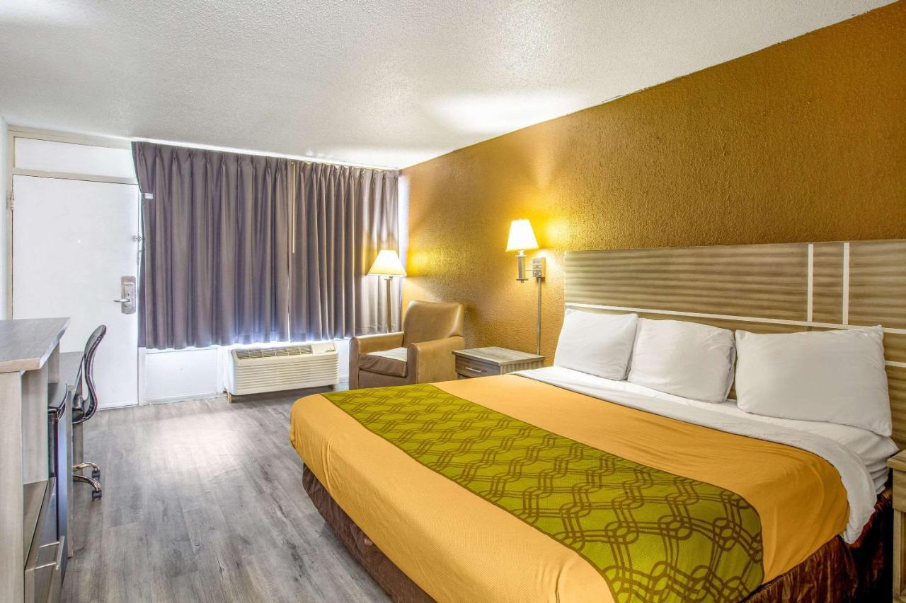 Hotel Econo Choice I 95 Savannah Gateway 24 Hour Fitness Center On Site Guest Laundry On Site Perkins Restaurant 3*