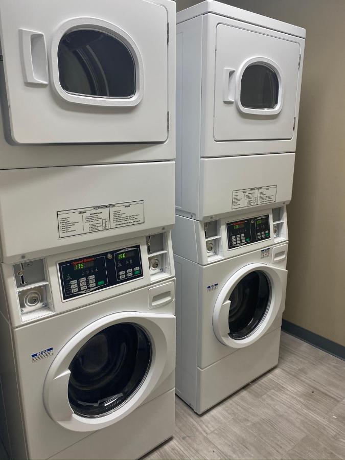 Econo Choice I 95 Savannah Gateway 24 Hour Fitness Center On Site Guest Laundry On Site Perkins Restaurant Hotel 3*
