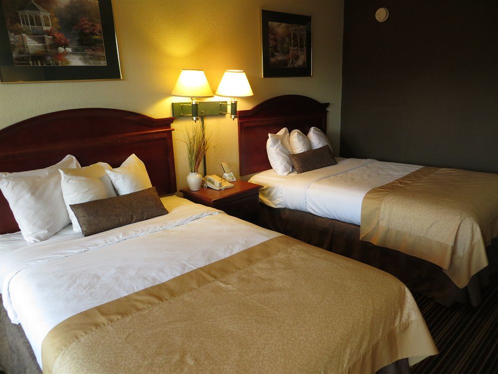 Hotel Econo Choice I 95 Savannah Gateway 24 Hour Fitness Center On Site Guest Laundry On Site Perkins Restaurant 3*