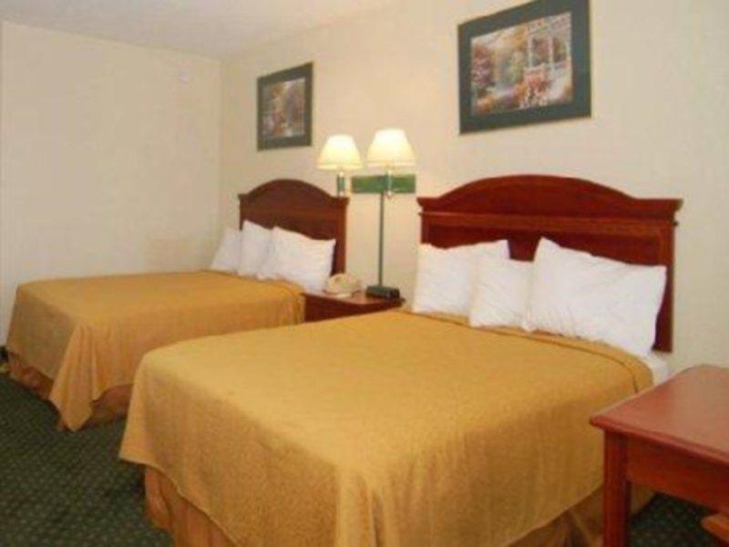 Econo Choice I 95 Gateway 24 Hour Fitness Center On Site Guest Laundry On Site Perkins Restaurant Savannah