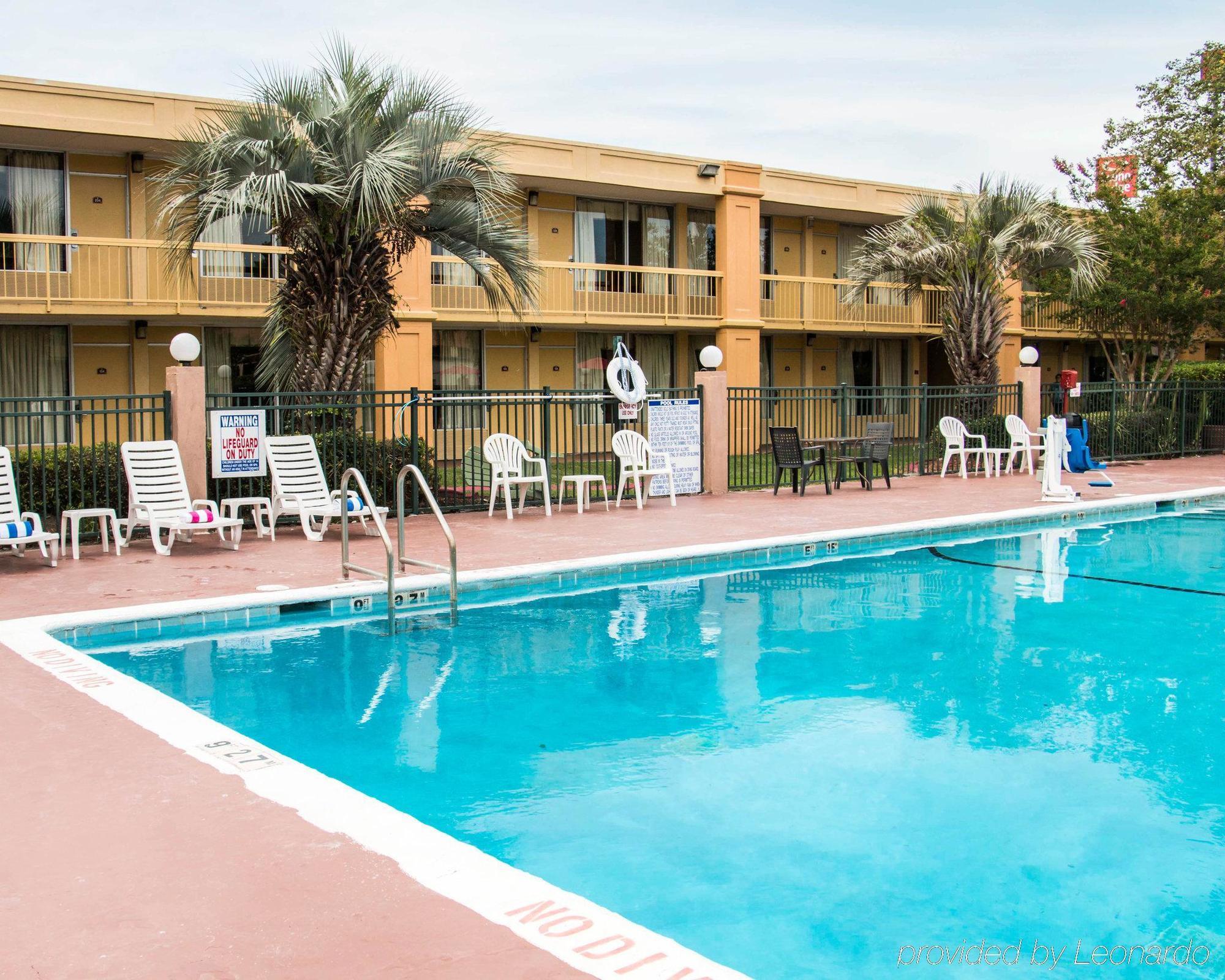 Econo Choice I 95 Gateway 24 Hour Fitness Center On Site Guest Laundry On Site Perkins Restaurant Hotel 3*
